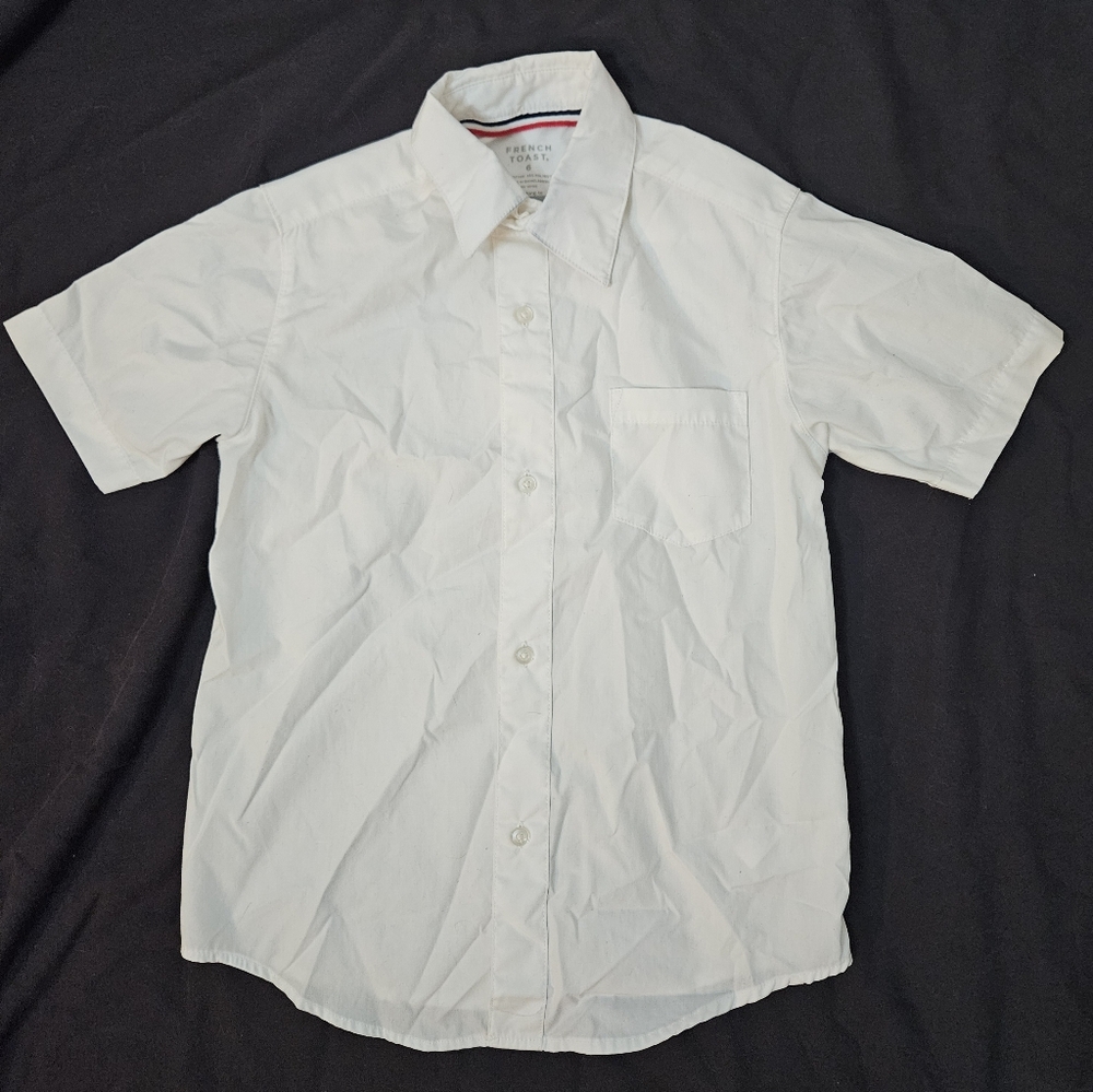 Boys White Short Sleeve Button Down.  Size 6.